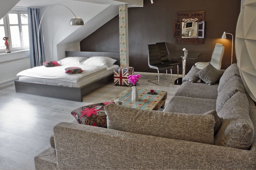 Royal Court Apartments 3 Royal Court Apartments 3