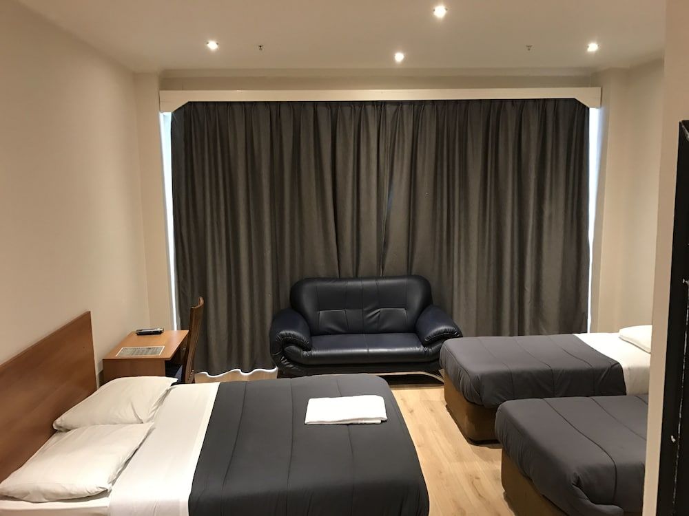 Royal Hotel 1