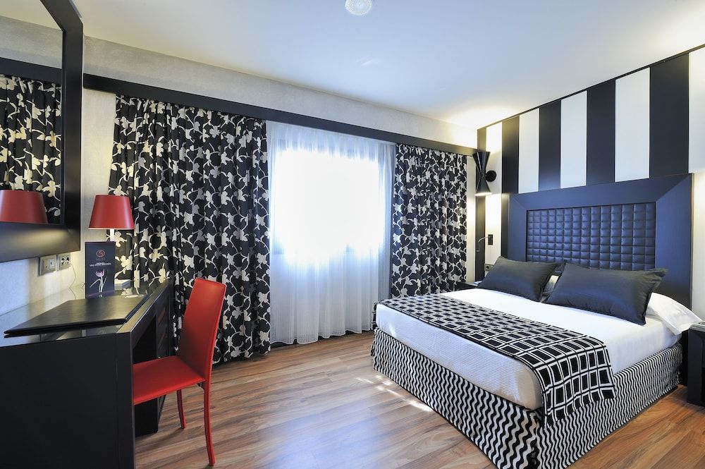 Salles Hotel Aeroport de Girona 1 Salles Hotel Aeroport de Girona 1