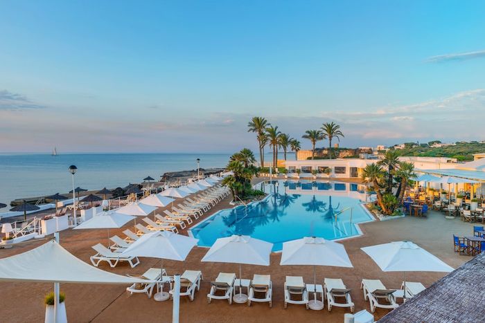 🏝️🩵¡MENORCA CON TODO INCLUIDO!👨‍👩‍👧‍👦✈️ Desde 5 noches: Vuelos + Hotel 4★ con vistas al mar | S'Algar