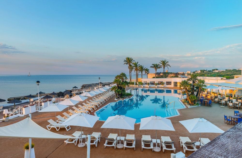 🏝️🩵¡MENORCA CON TODO INCLUIDO!👨👩👧👦✈️ Desde 5 noches: Vuelos + Hotel 4★ con vistas al mar | S'Algar 🏝️🩵¡MENORCA CON TODO INCLUIDO!👨👩👧👦✈️ Desde 5 noches: Vuelos + Hotel 4★ con vistas al mar | S'Algar