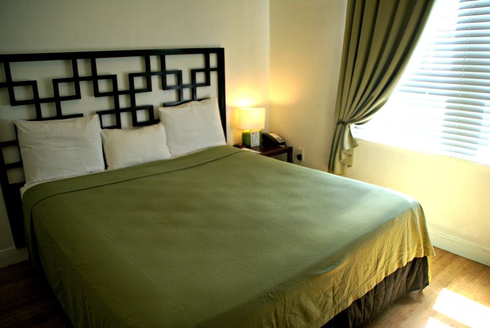 South Beach Plaza Hotel 3