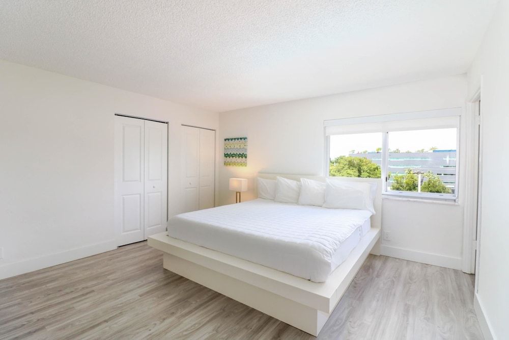 Spacious Apartment with Marina Views 2