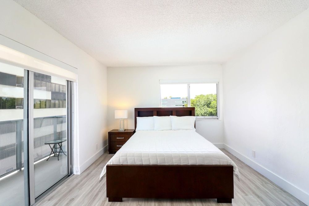 Spacious Apartment with Marina Views 3