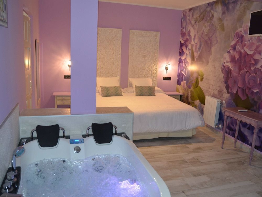 Suites con Jacuzzi Santillana 1