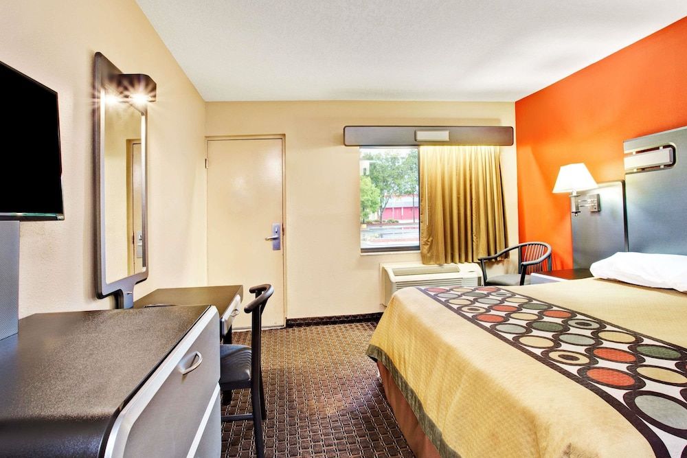 Super 8 by Wyndham Kissimmee/Maingate/Orlando Area 3