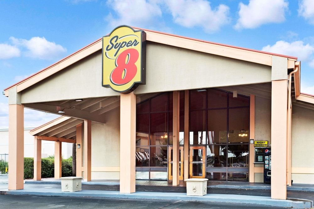 Super 8 by Wyndham Kissimmee/Maingate/Orlando Area 1