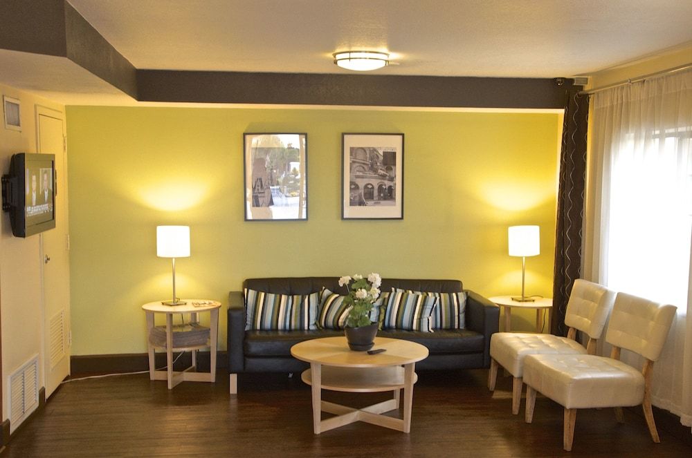 Super 8 by Wyndham Orlando International Drive 3