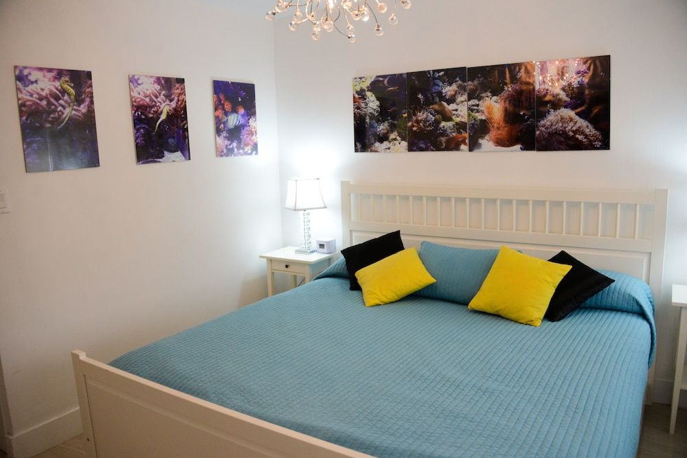 The Alexander Hotel 3