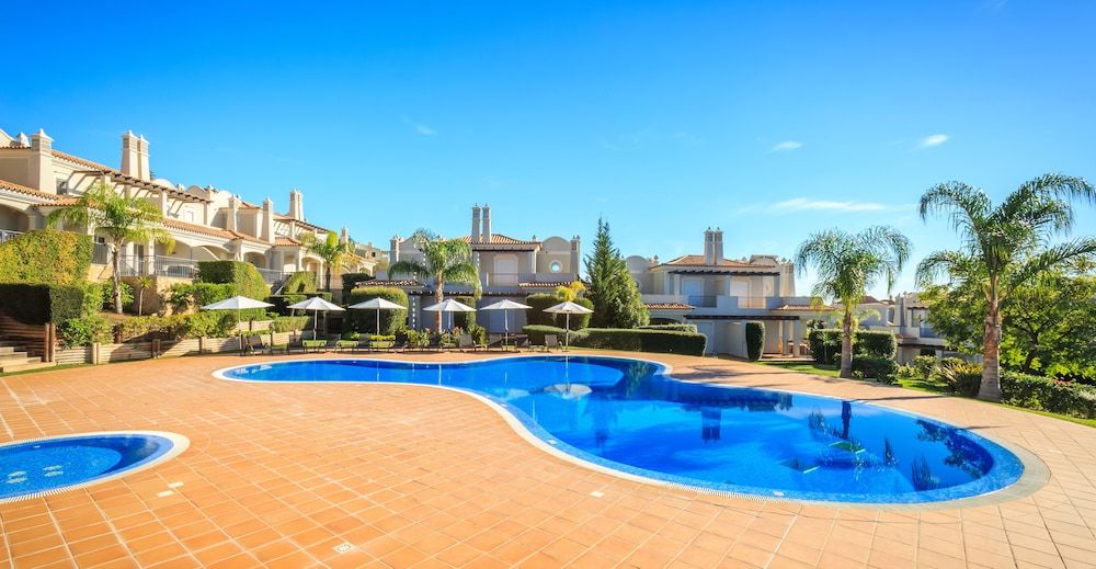 The Crest -1 estrelas em Almancil