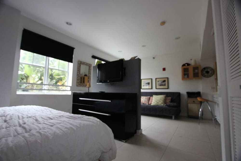 The Mercury All-Suites Hotel 3