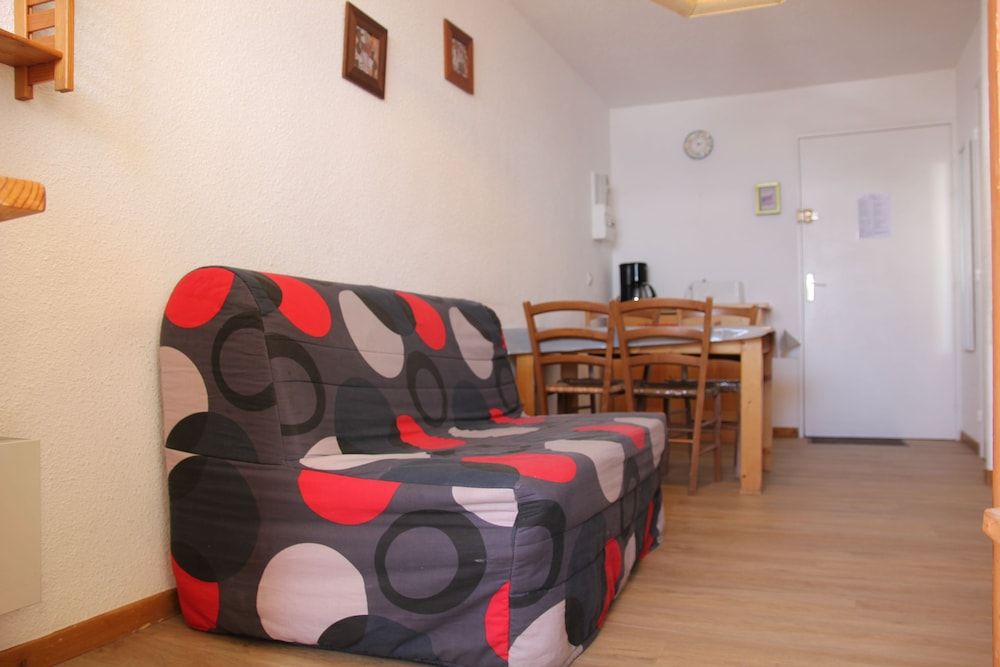 This studio of about 25m2 is quite, on the 5th floor Holiday home 1 agence la cime 1