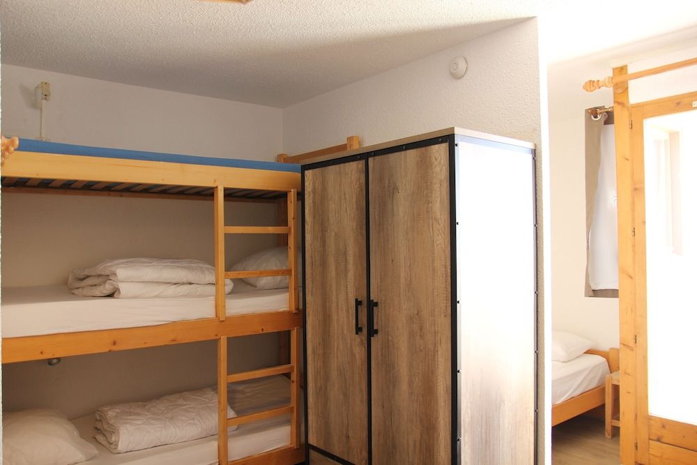 This studio of about 25m2 is quite, on the 5th floor Holiday home 1 agence la cime 3