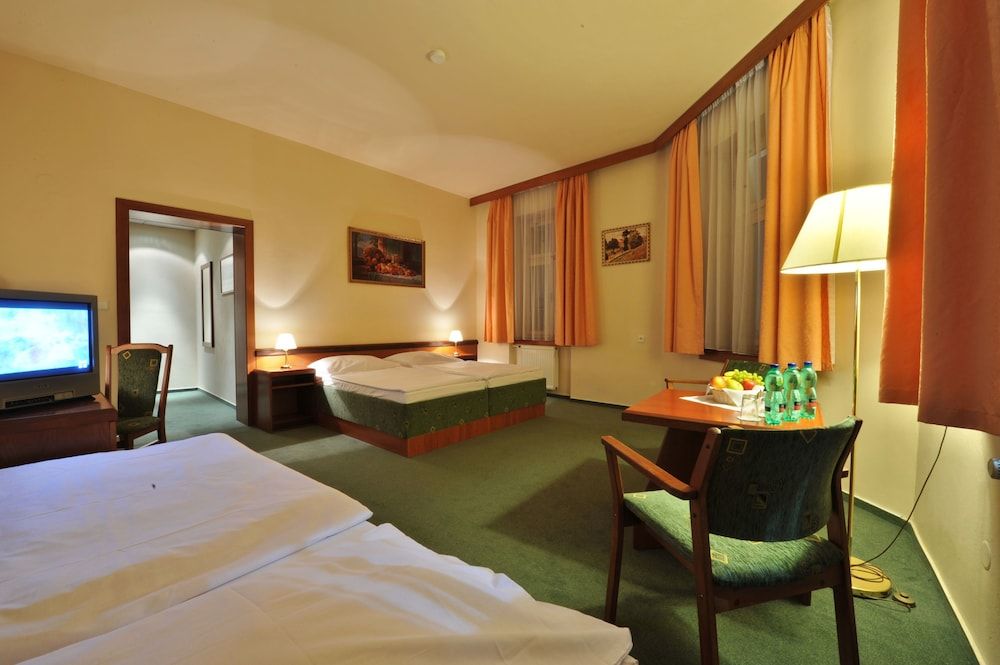 Three Crowns Hotel 3