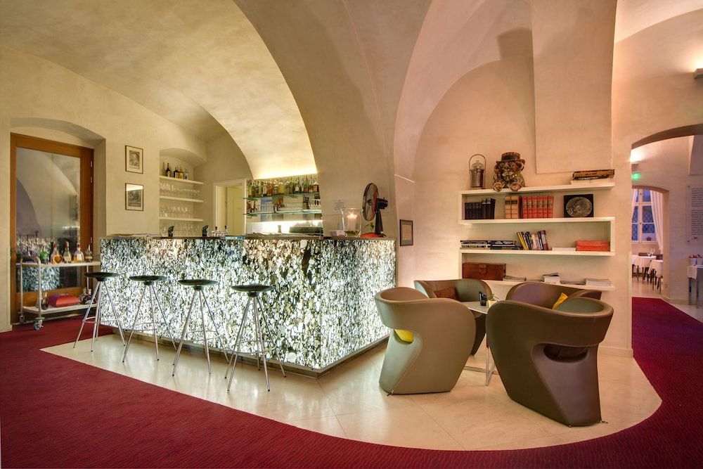 Three Storks Hotel 3