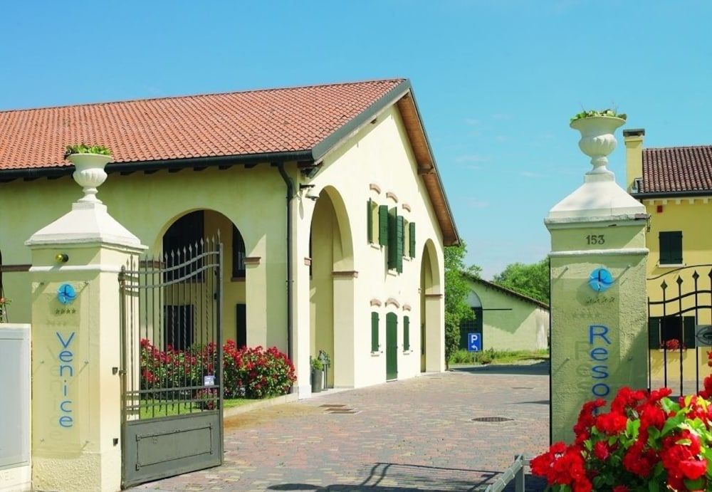 Hotel Venice Resort Airport 1