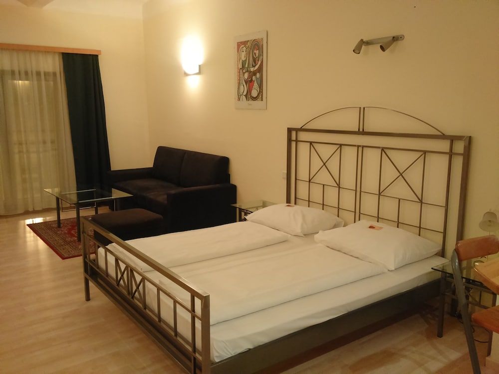 Vienna Comfort Aparthotel 3