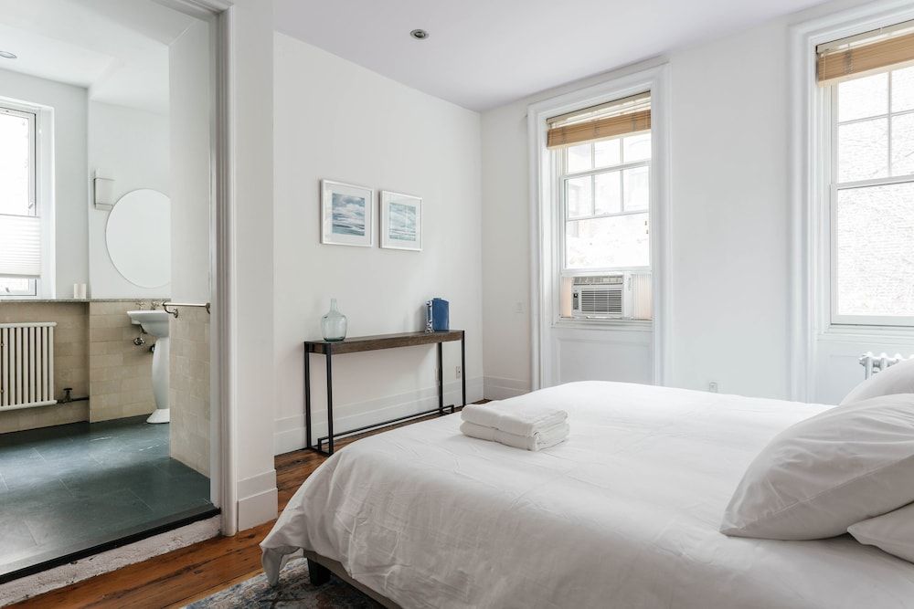 West Village 5BR Townhome & Private Yard 3 West Village 5BR Townhome & Private Yard 3