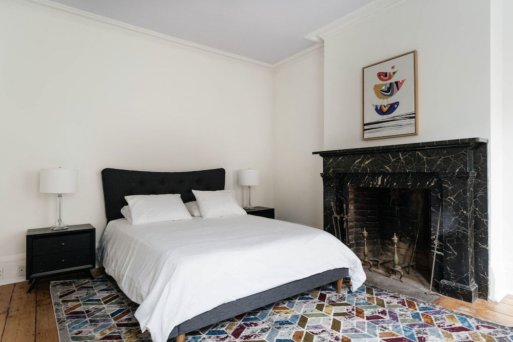 West Village 5BR Townhome & Private Yard 2 West Village 5BR Townhome & Private Yard 2