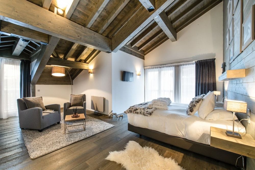 Whistler Lodge Penthouse T6 B13-14 1