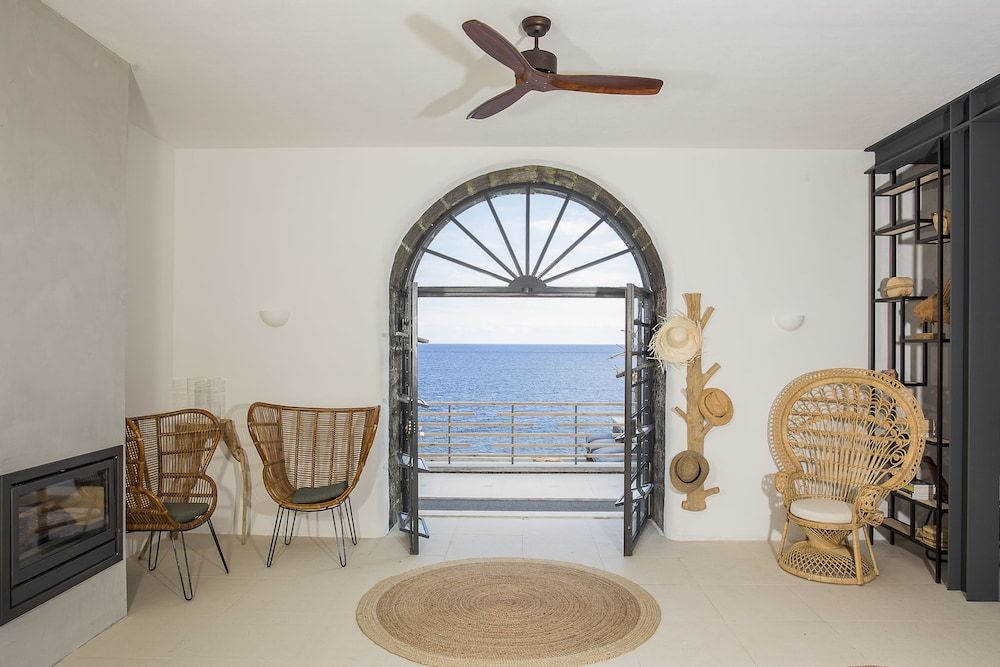 White Exclusive Suites & Villas 3