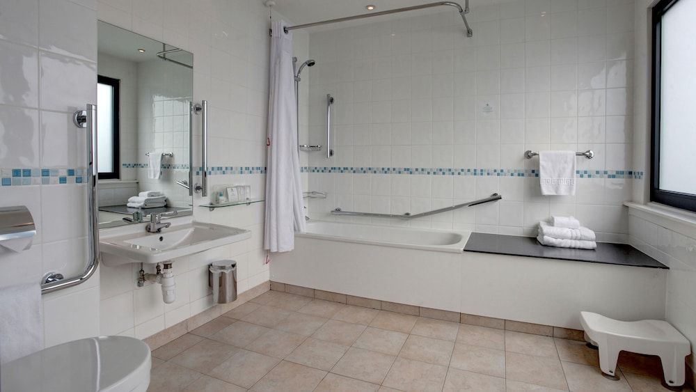 Holiday Inn Edinburgh City West 3 Holiday Inn Edinburgh City West 3