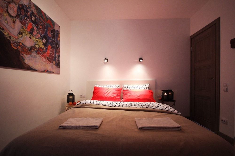 CoHome Stylish Apartment 3