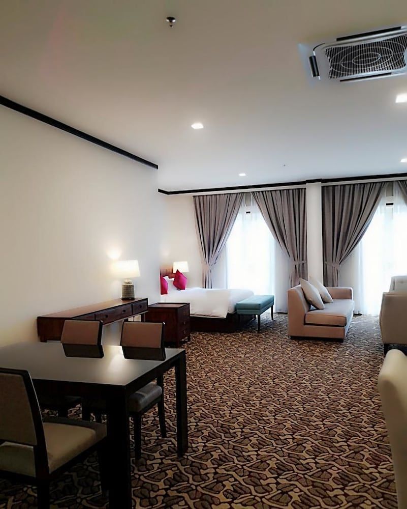 The Platinum Hotel & Suites 3