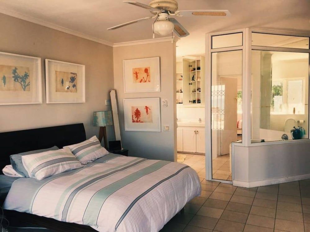 3 Bedrooms Villa in Camps Bay With Ocean Views 3