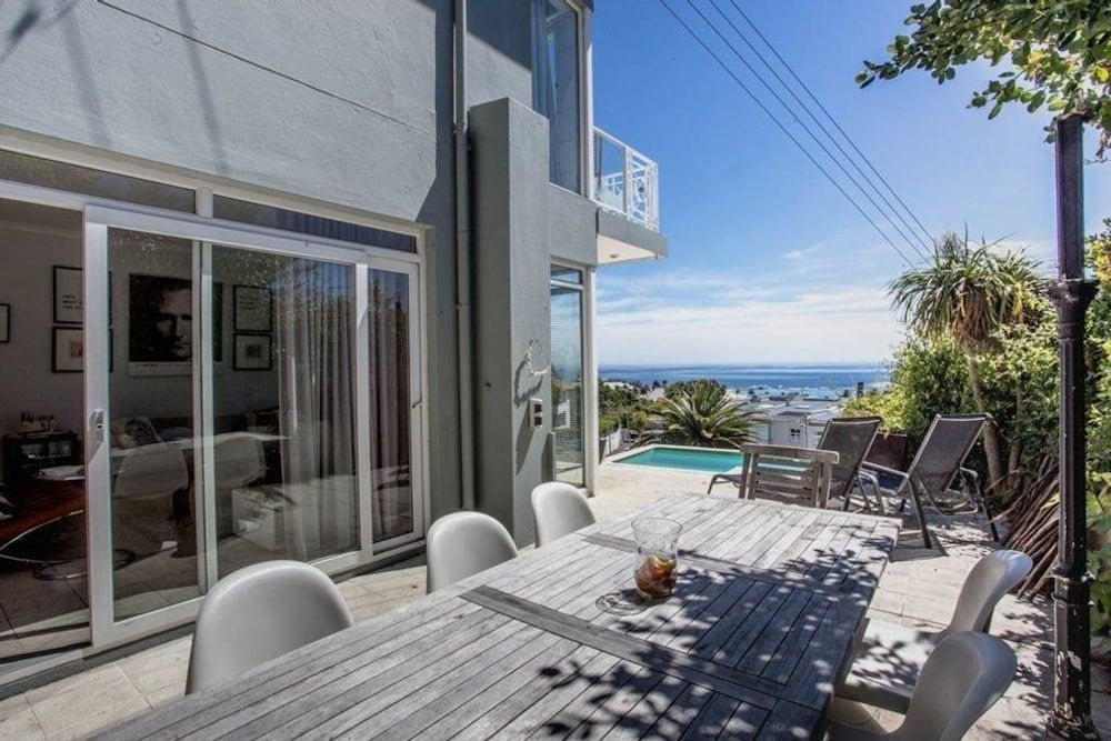 3 Bedrooms Villa in Camps Bay With Ocean Views 1