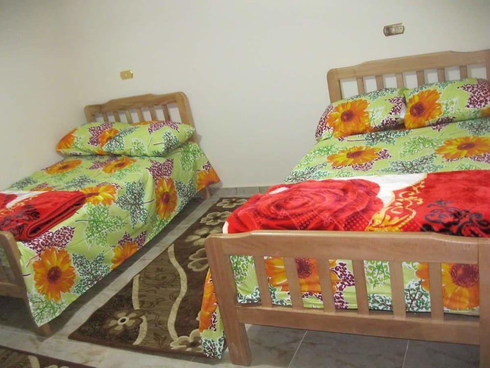 Three Bedroom Apartment With Pyramids View 3