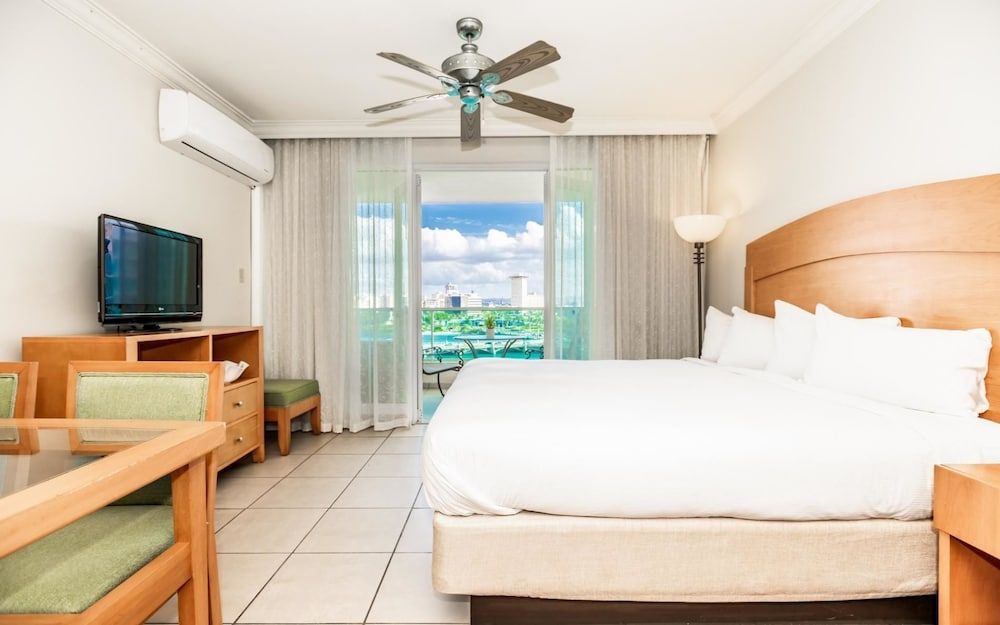 414 Pelican Villa by the Laguna 3