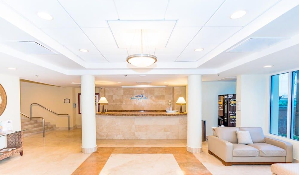 427 Pelican Studio 2