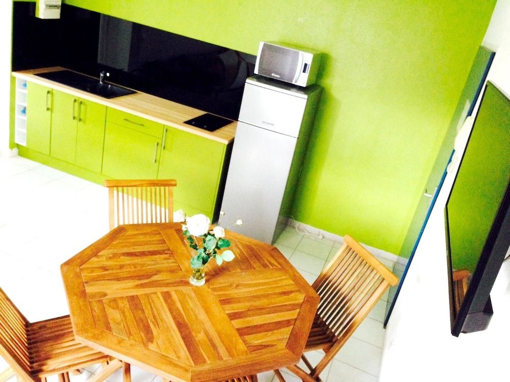 Apartment With one Bedroom in Le Gosier, With Enclosed Garden and Wifi 1