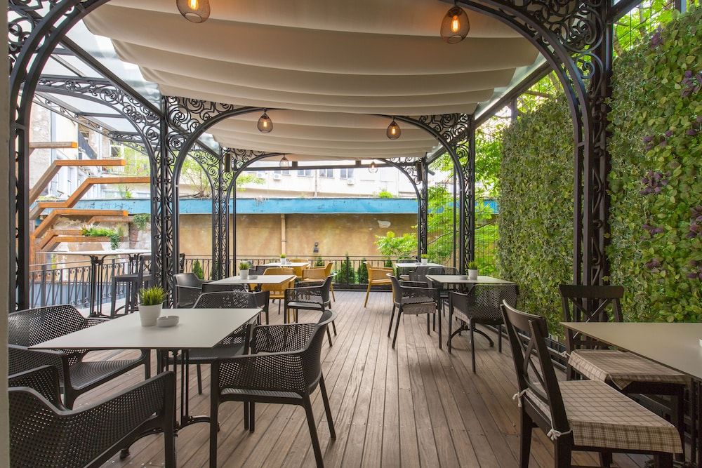 Public House Hotel 1