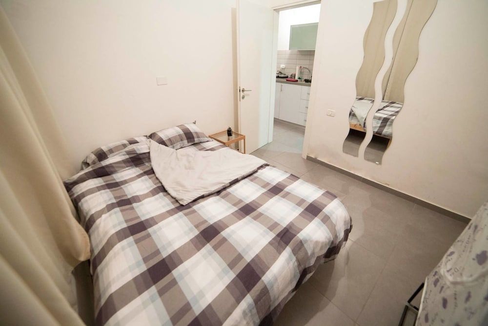 Diamond Exchange Flats 2