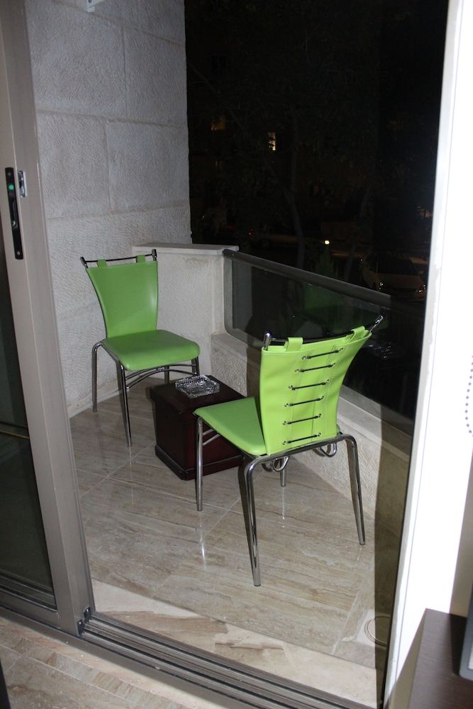 Modern Cosy & Central Location 3