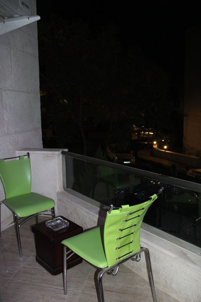 Modern Cosy & Central Location 2