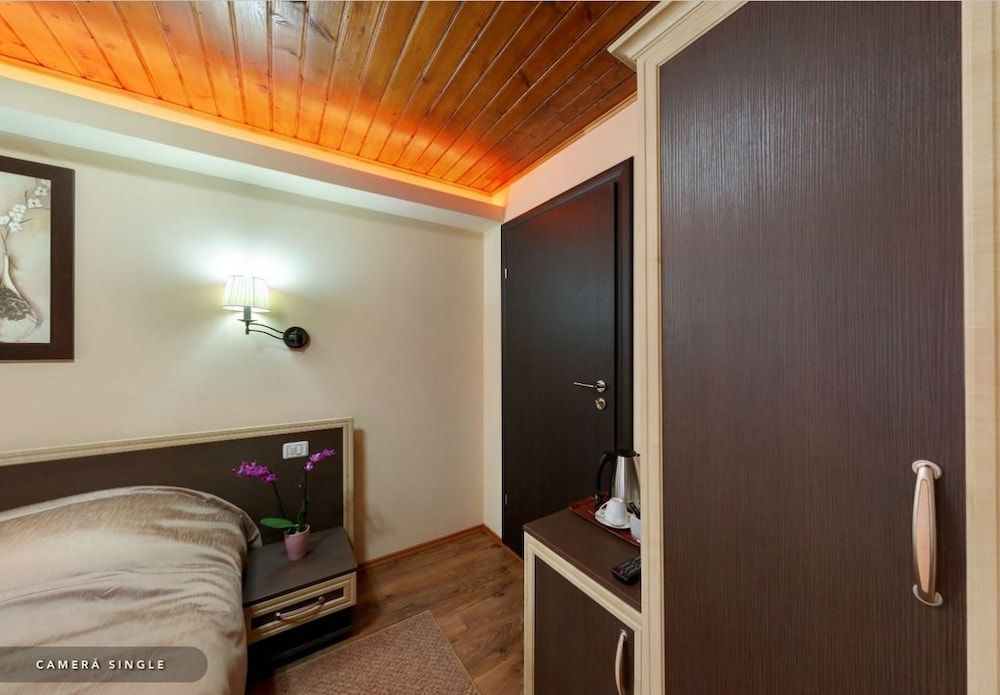 Hillden Lodge & Restaurant 3