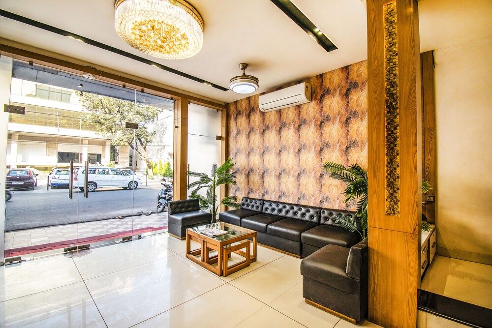 FabHotel Kiran Inn Tukoganj 3