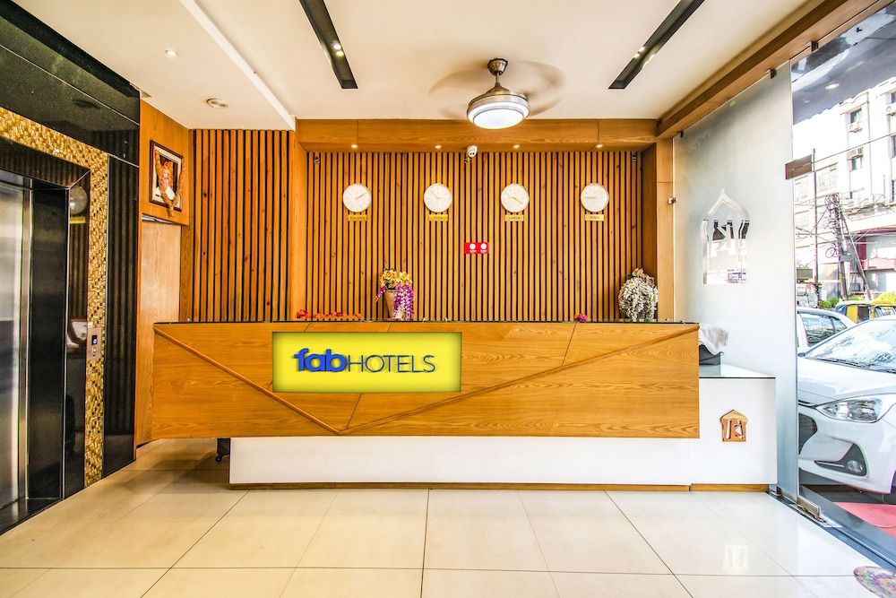 FabHotel Kiran Inn Tukoganj 2