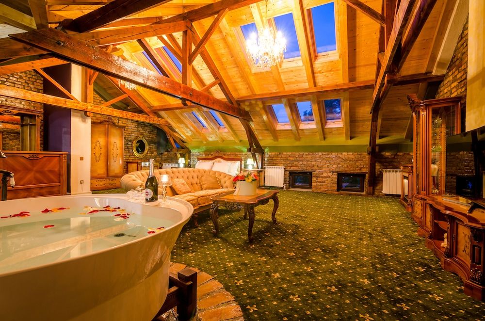 Jumeirah Royal apartments 1