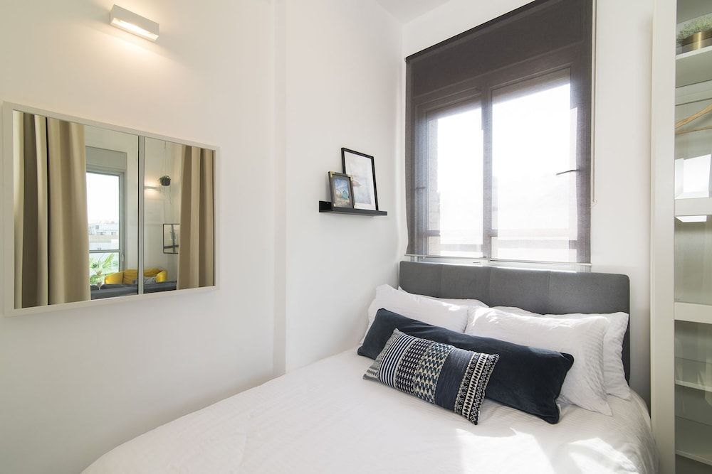 Bauhaus Boutique by TLV2rent 2