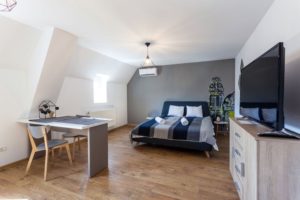 Benjamin Franklin Suite 1