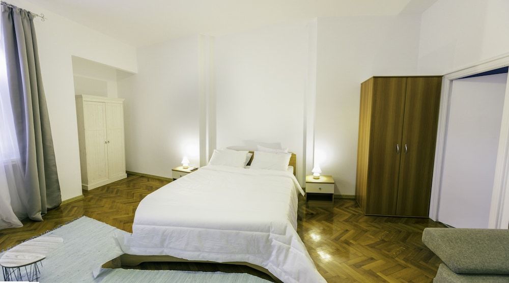 Street View Apartments 2