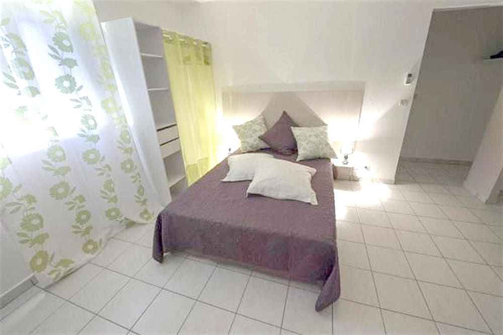 Apartment With one Bedroom in Le Gosier, With Wonderful sea View, Enclosed Garden and Wifi - 150 m From the Beach 2