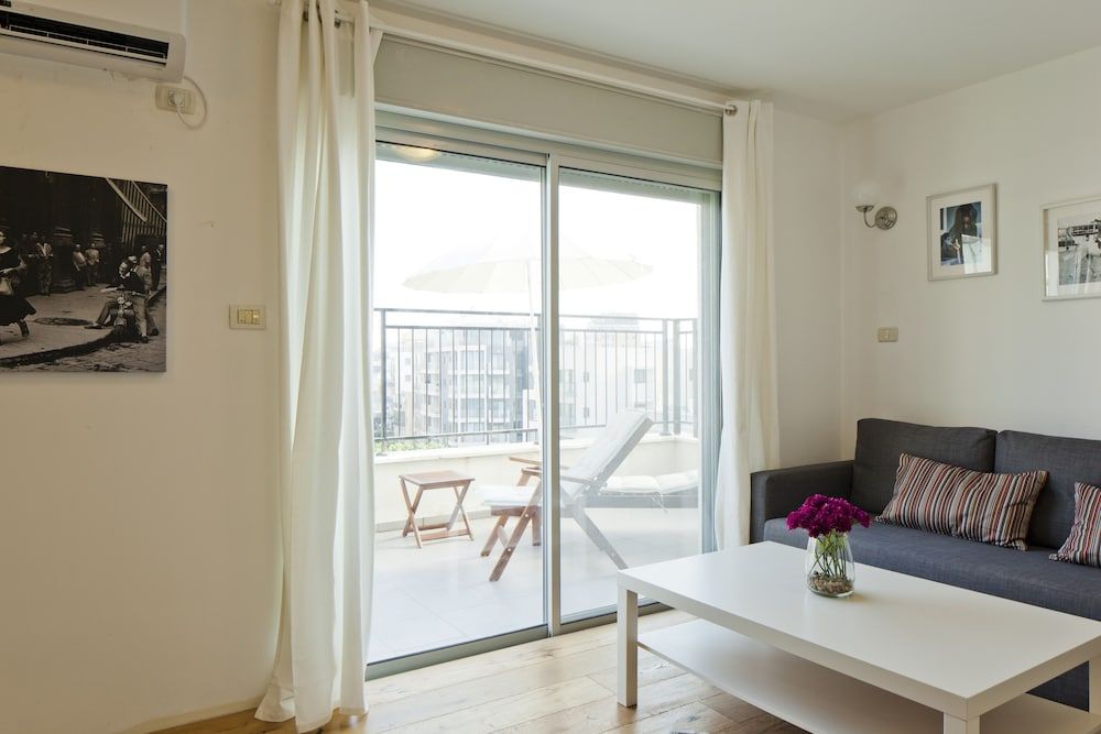 TLV Suites by the sea 3 Rooms 1