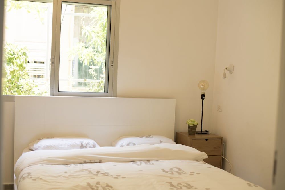 Villa in TLV with a BIG YARD and POOL 3