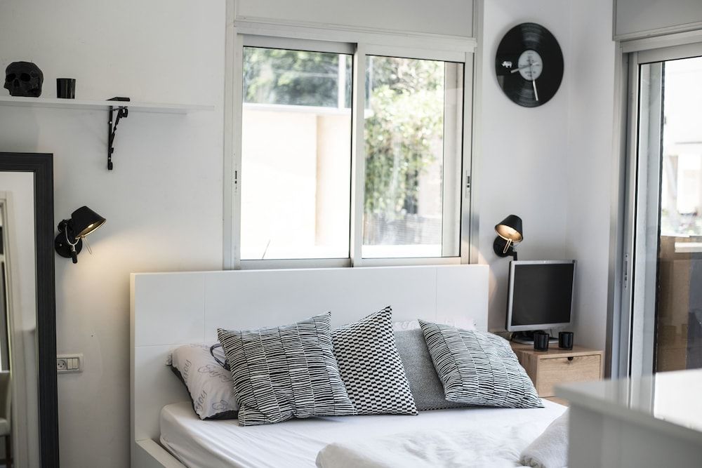 Villa in TLV with a BIG YARD and POOL 1