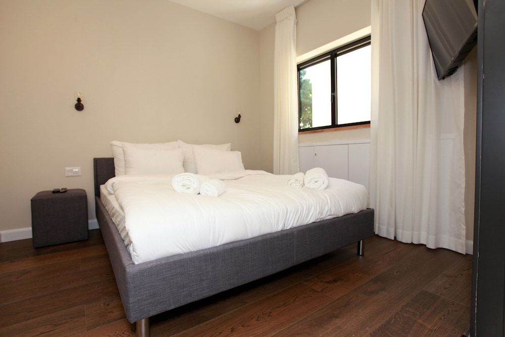 Diagonal-Stay Residency 2